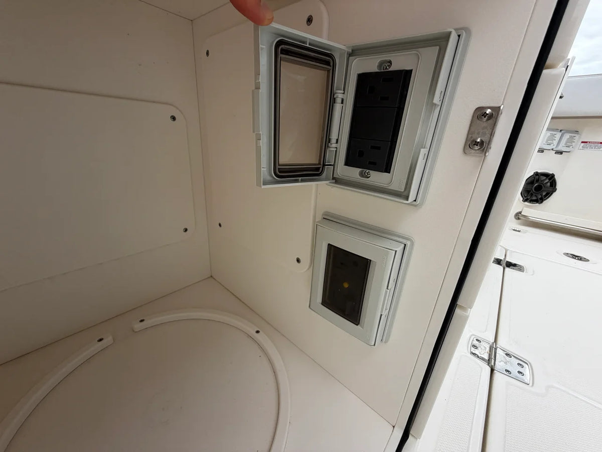2026 Boston Whaler 330 Vantage 33.0 feet, Charleston, SC #20