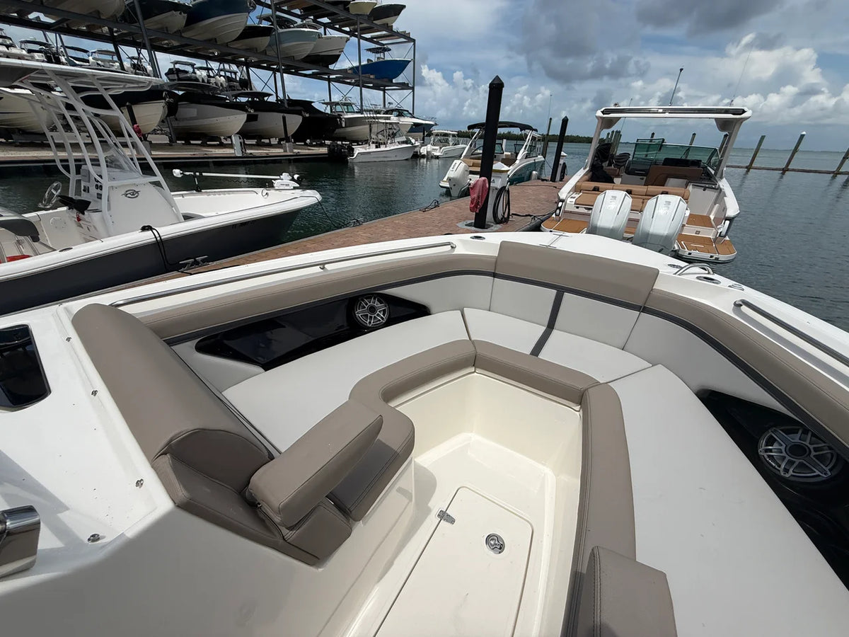 2027 Boston Whaler 330 Vantage 33.0 feet, Sarasota, FL #8