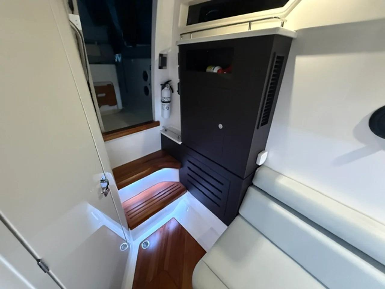 2025 Boston Whaler 350 REALM 35.0 feet, Fort Myers, FL #38