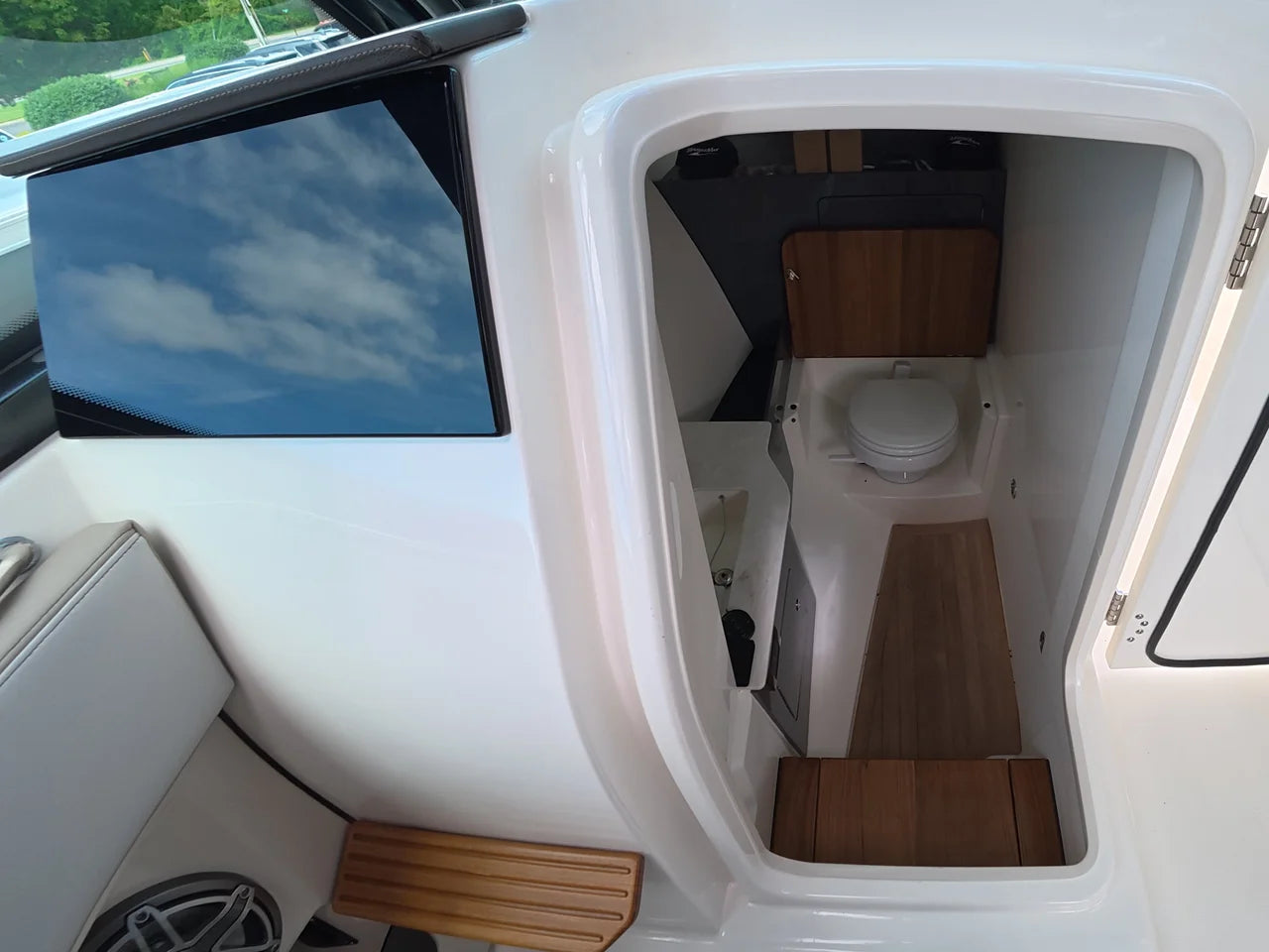 2025 Boston Whaler 330 Vantage 33.0 feet, Dennis, New Jersey #25
