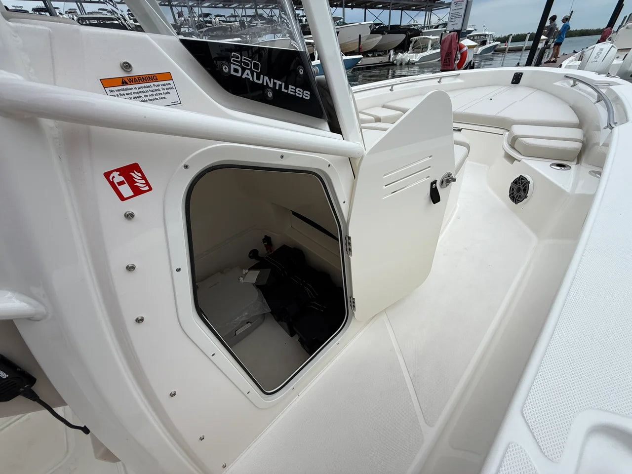 2026 Boston Whaler 250 Dauntless 25.0 feet, Sarasota, FL #12
