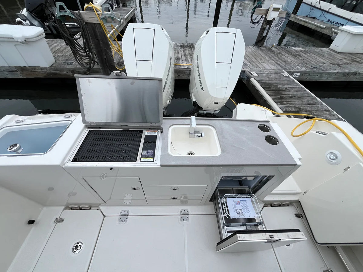 2026 Boston Whaler 330 Vantage 33.0 feet, Norwalk, Connecticut #22