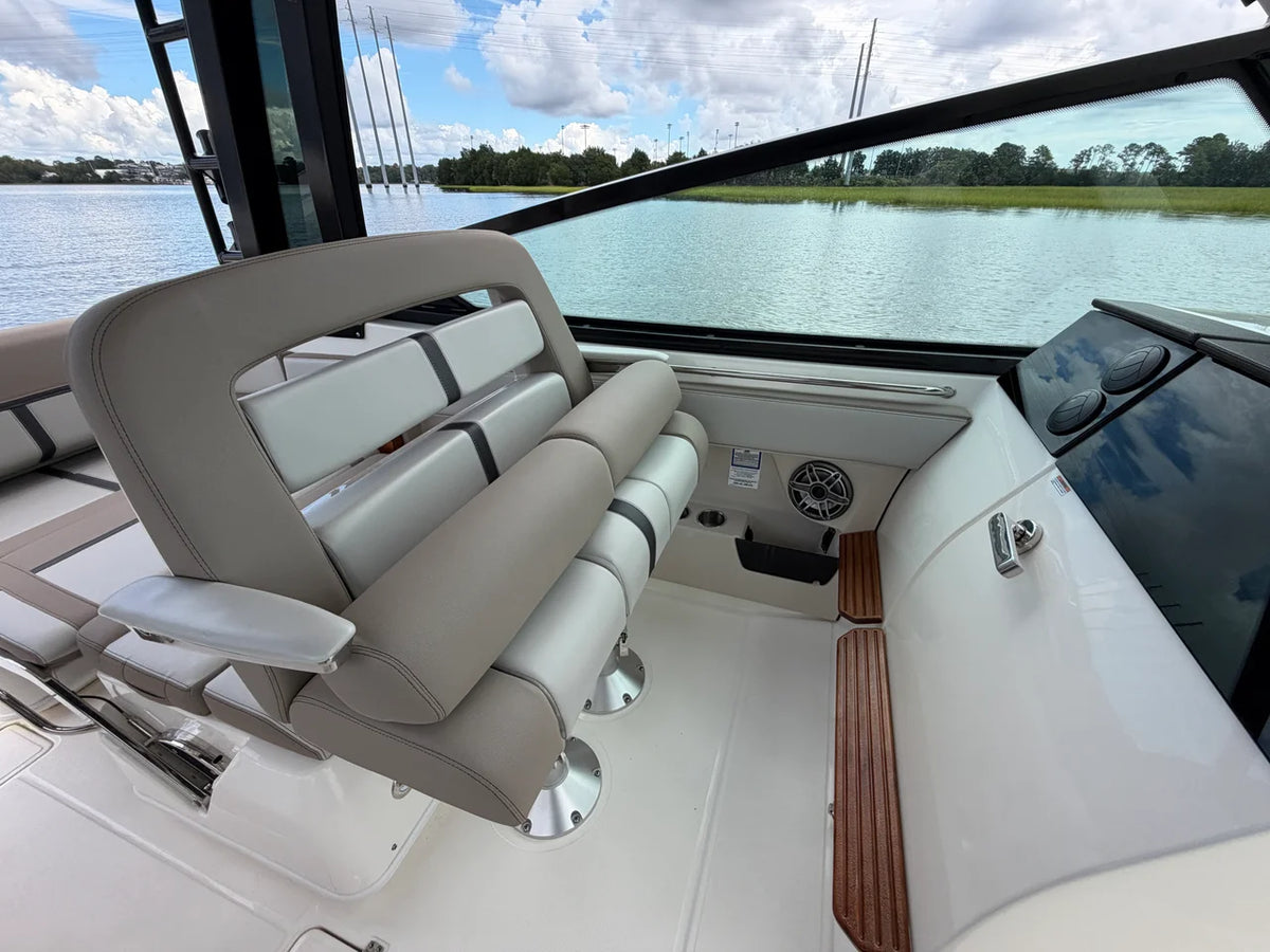 2026 Boston Whaler 330 Vantage 33.0 feet, Charleston, SC #32