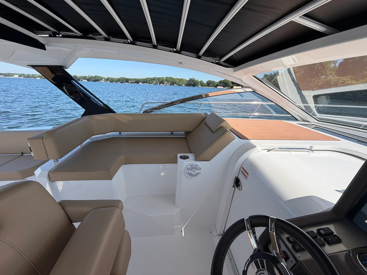 2015 Cruisers Yachts 390 EXPRESS COUPE 39.0 feet, Excelsior, Minnesota #35