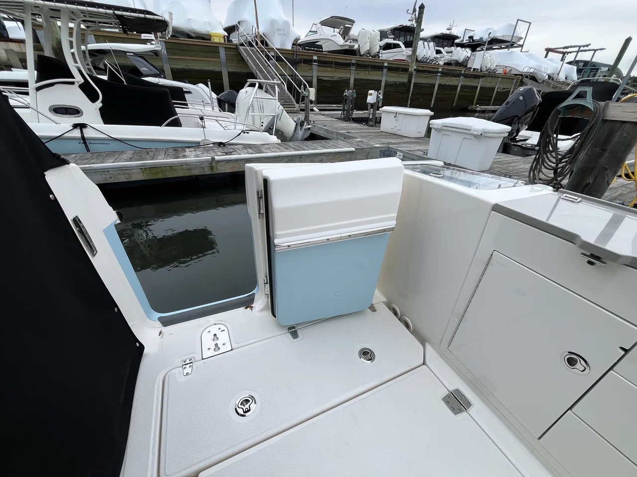 2026 Boston Whaler 330 Vantage 33.0 feet, Norwalk, Connecticut #23