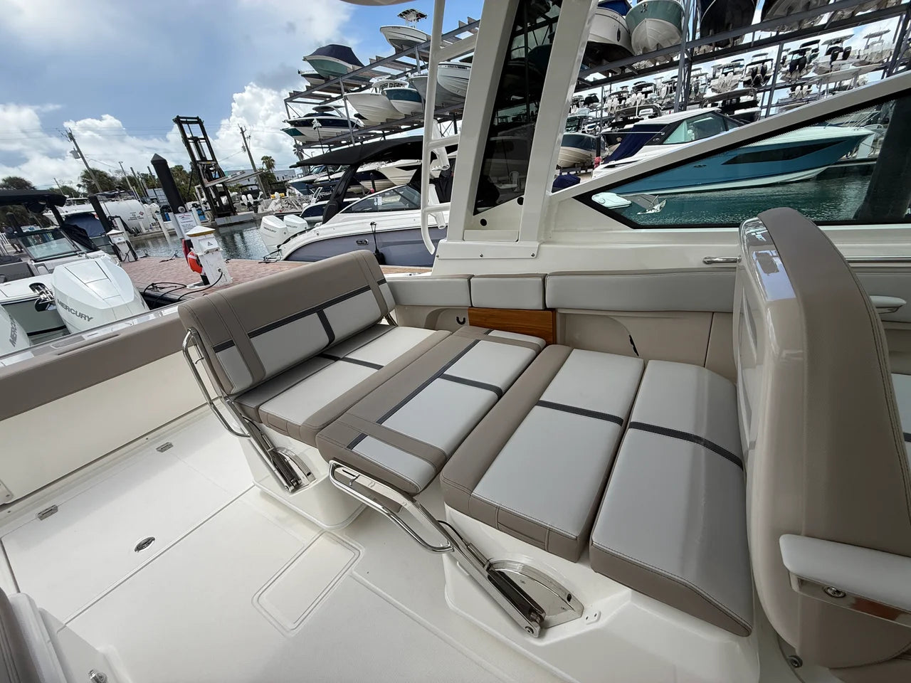 2027 Boston Whaler 330 Vantage 33.0 feet, Sarasota, FL #26