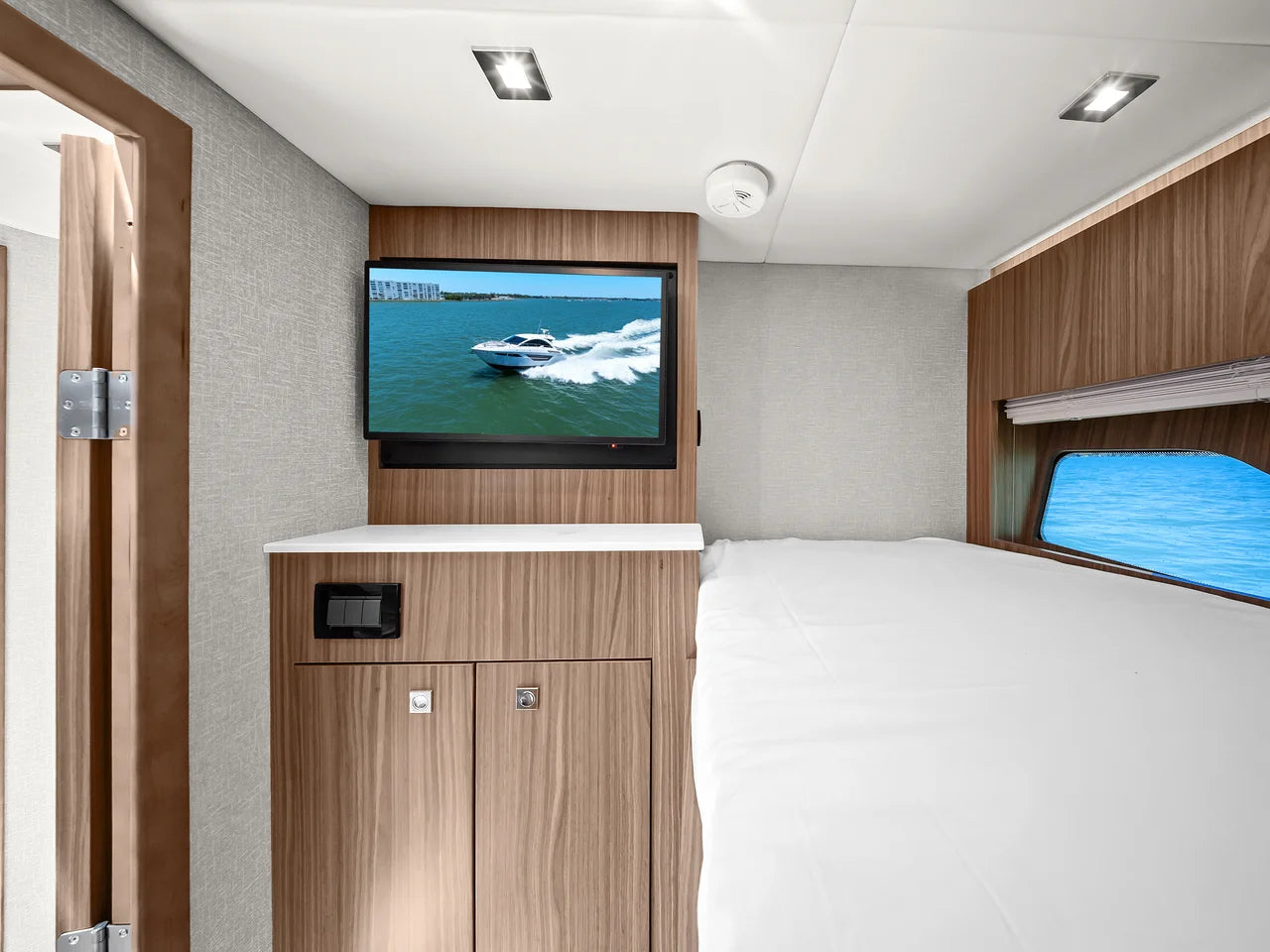 2025 Cruisers Yachts 50 Cantius 50.0 feet, St. Petersburg, Florida #65