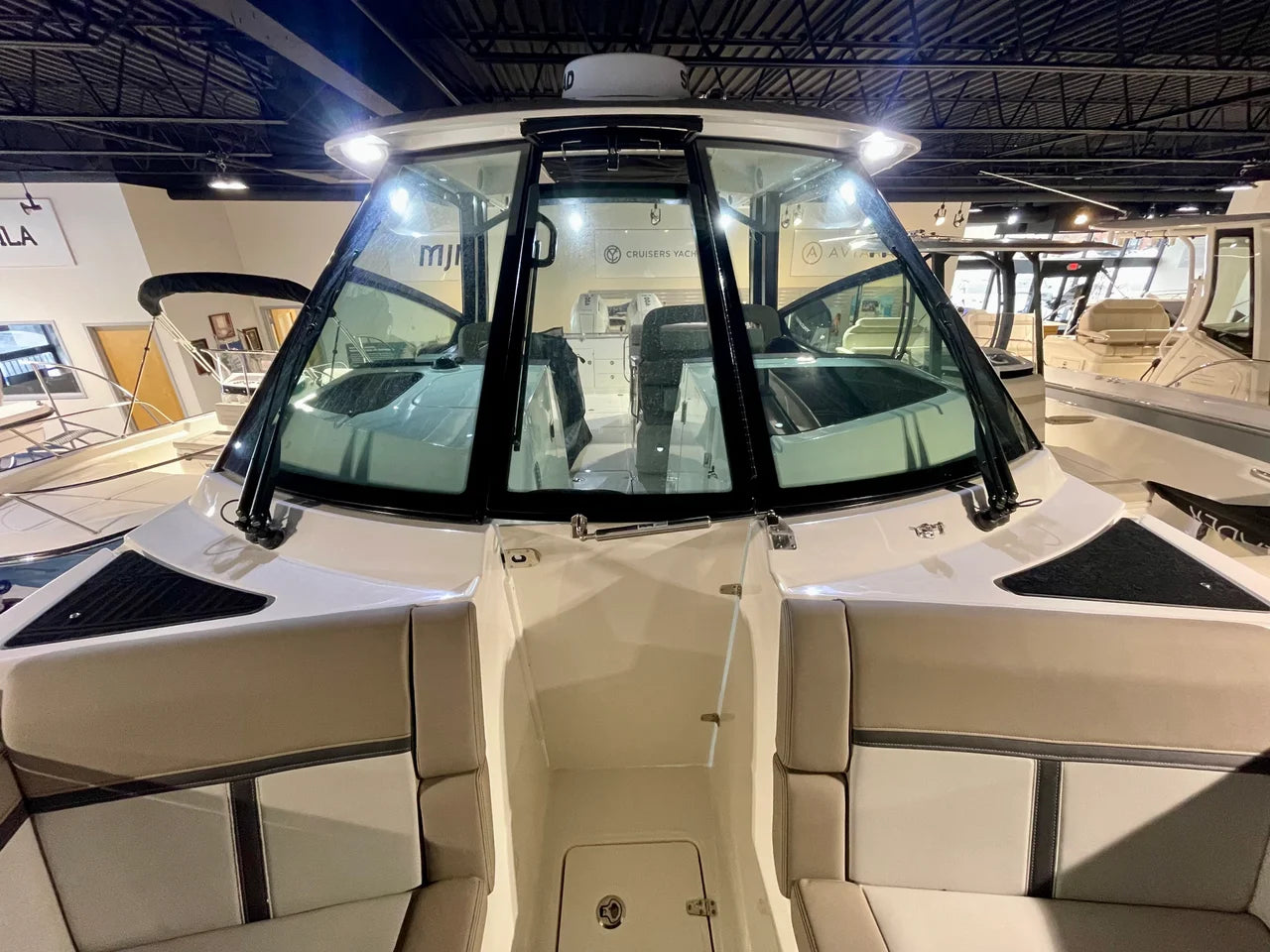 2026 Boston Whaler 330 Vantage 33.0 feet, Danvers, Massachusetts #22
