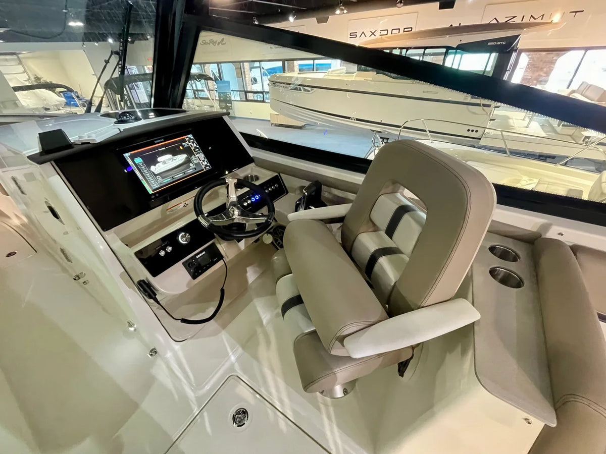 2026 Boston Whaler 330 Vantage 33.0 feet, Danvers, Massachusetts #15