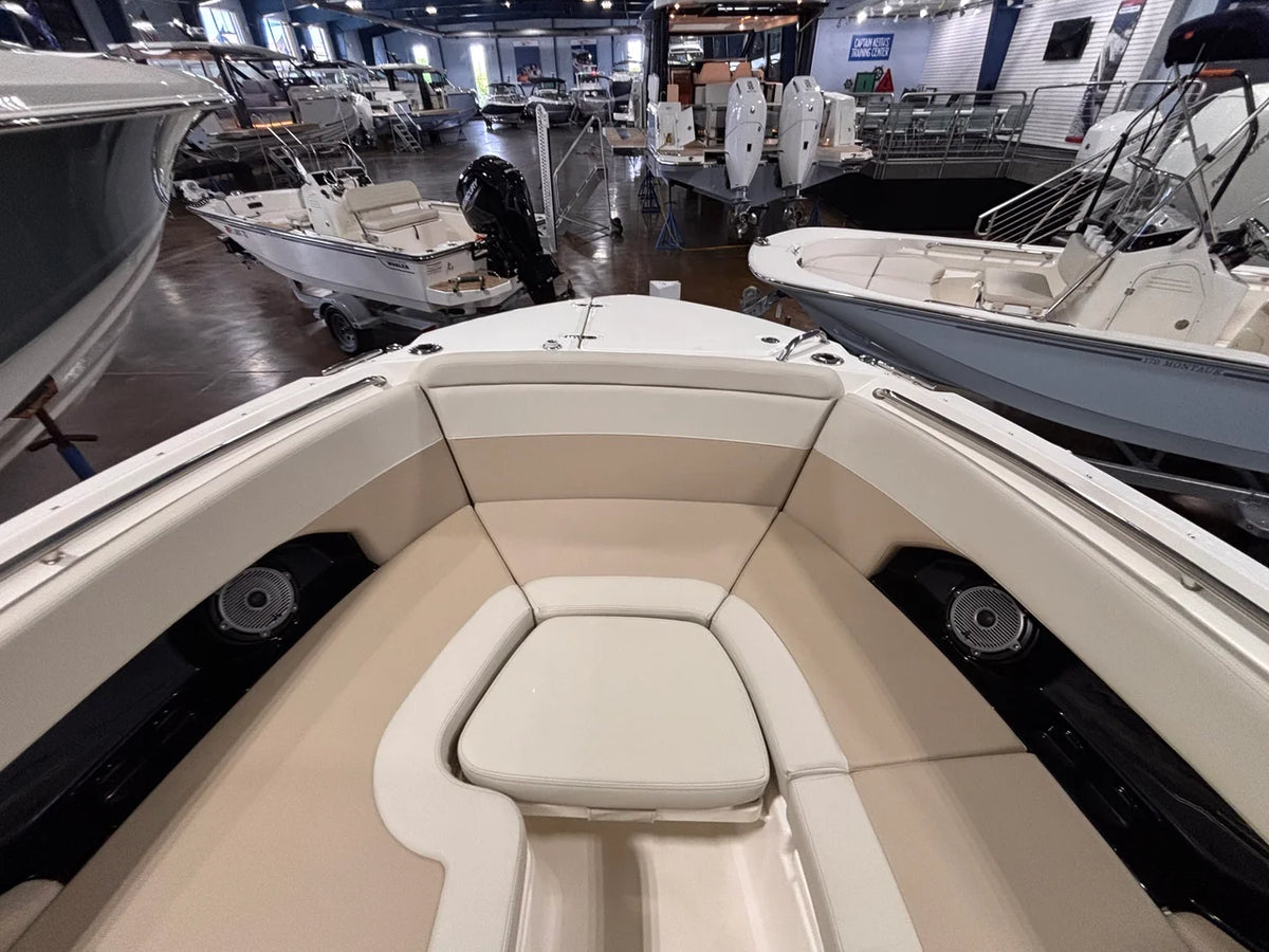 2027 Boston Whaler 240 Vantage 24.0 feet, Clearwater, Florida #15