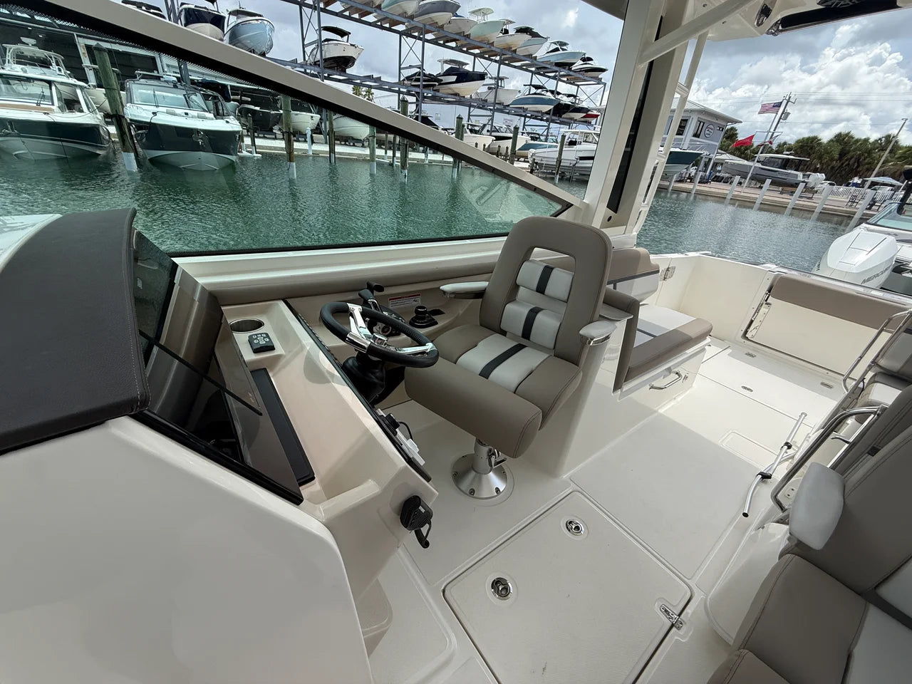 2027 Boston Whaler 330 Vantage 33.0 feet, Sarasota, FL #11
