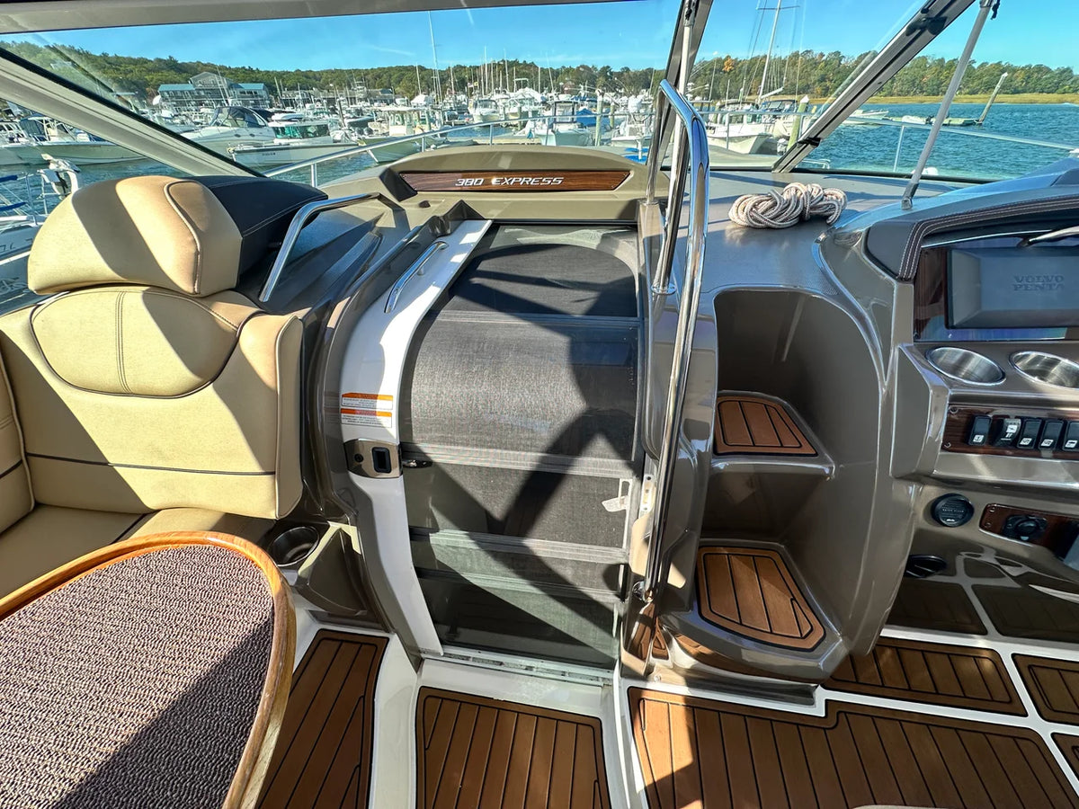 2014 Cruisers Yachts 380 EXPRESS 38.0 feet, Danvers, Massachusetts #21