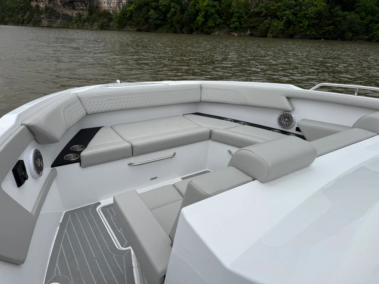 2026 Cruisers Yachts 34 GLS Outboard 34.0 feet, Lake Ozark, MO #19