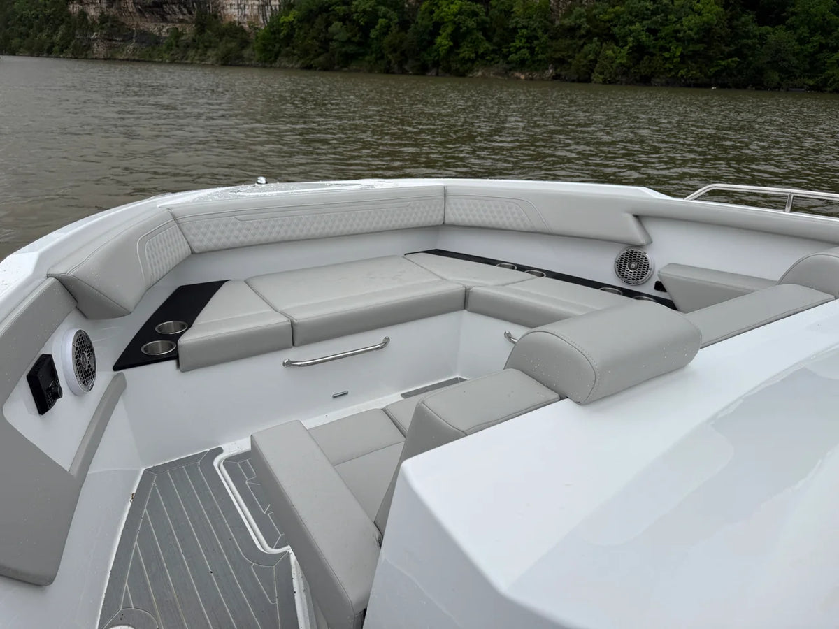 2026 Cruisers Yachts 34 GLS Outboard 34.0 feet, Lake Ozark, MO #19