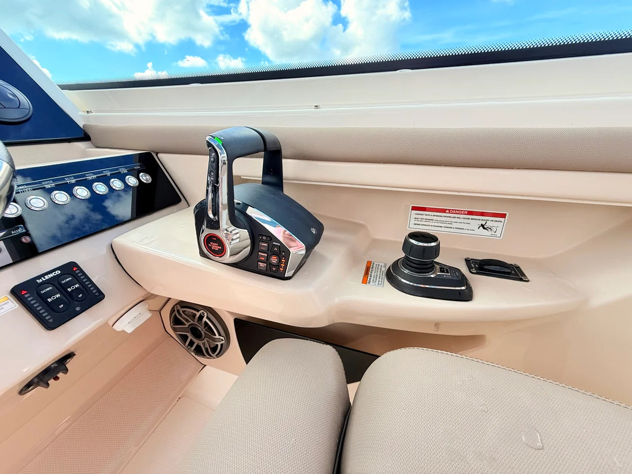 2027 Boston Whaler 330 Vantage 33.0 feet, St Petersburg, FL #53