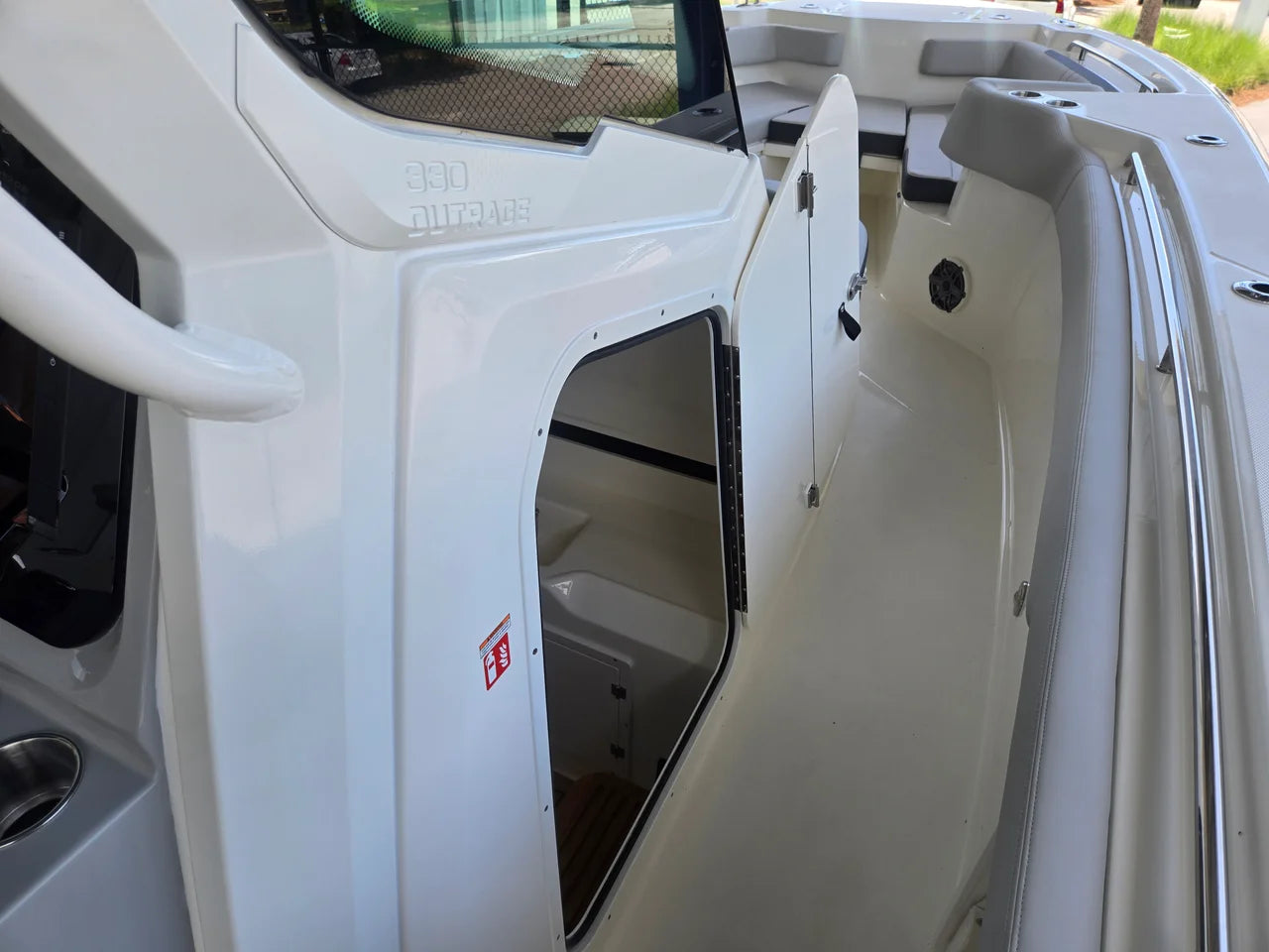 2027 Boston Whaler 330 Outrage 33.0 feet, Charleston, SC #17