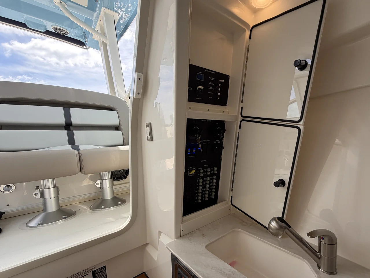2027 Boston Whaler 330 Vantage 33.0 feet, Pompano Beach, Florida #51