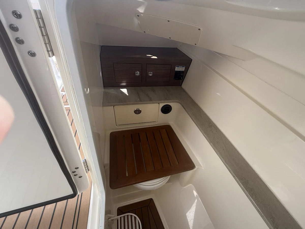 2018 Boston Whaler 320 VANTAGE 32.0 feet, Pompano Beach, Florida #57
