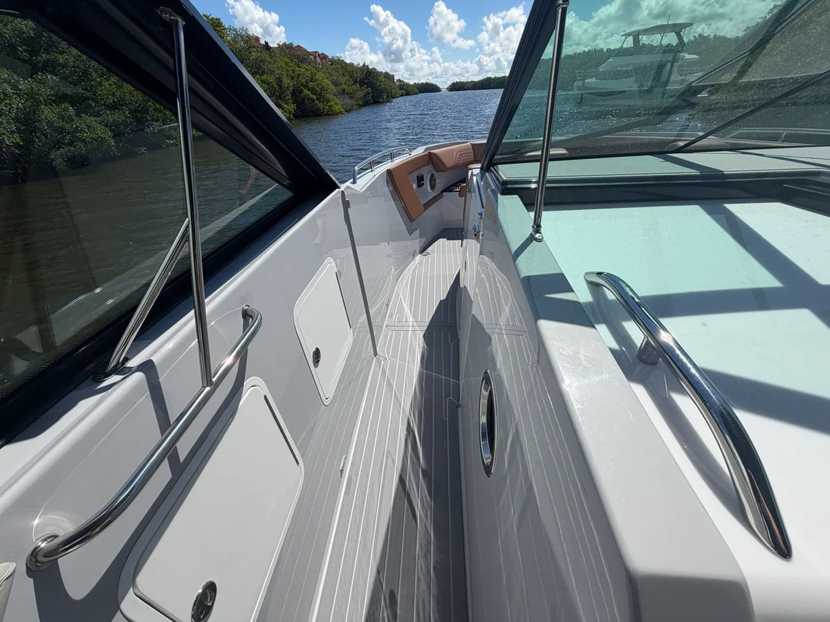 2024 Cruisers Yachts 34 GLS South Beach Outboard 34.0 feet, Clearwater, Florida #14