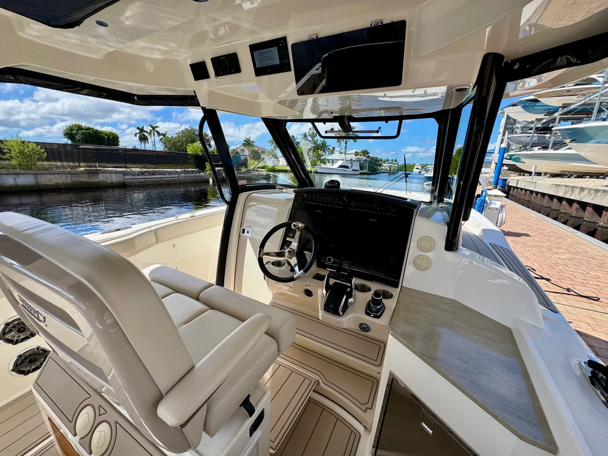 2023 Boston Whaler 350 REALM 35.0 feet, Fort Myers, FL #12