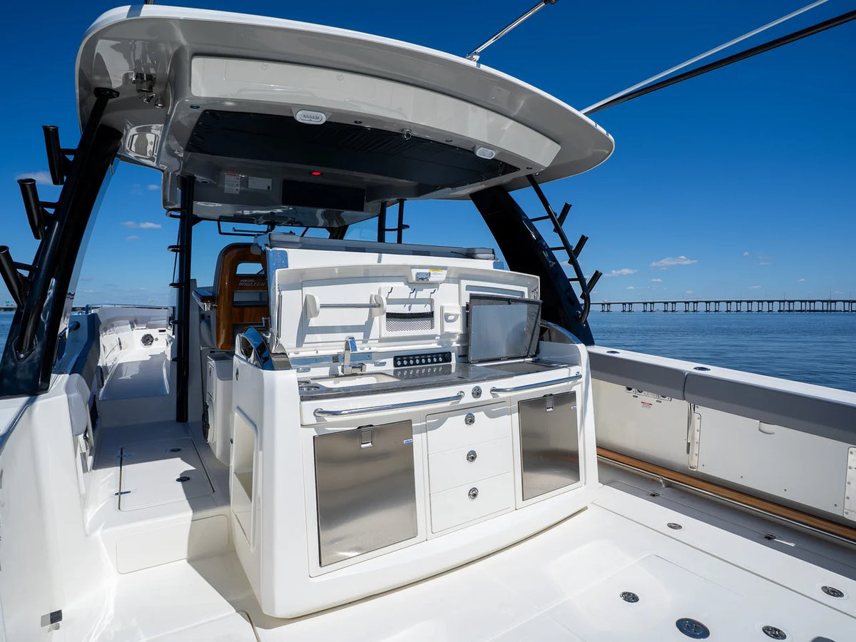 2027 Boston Whaler 420 Outrage 42.0 feet, Clearwater, Florida #18