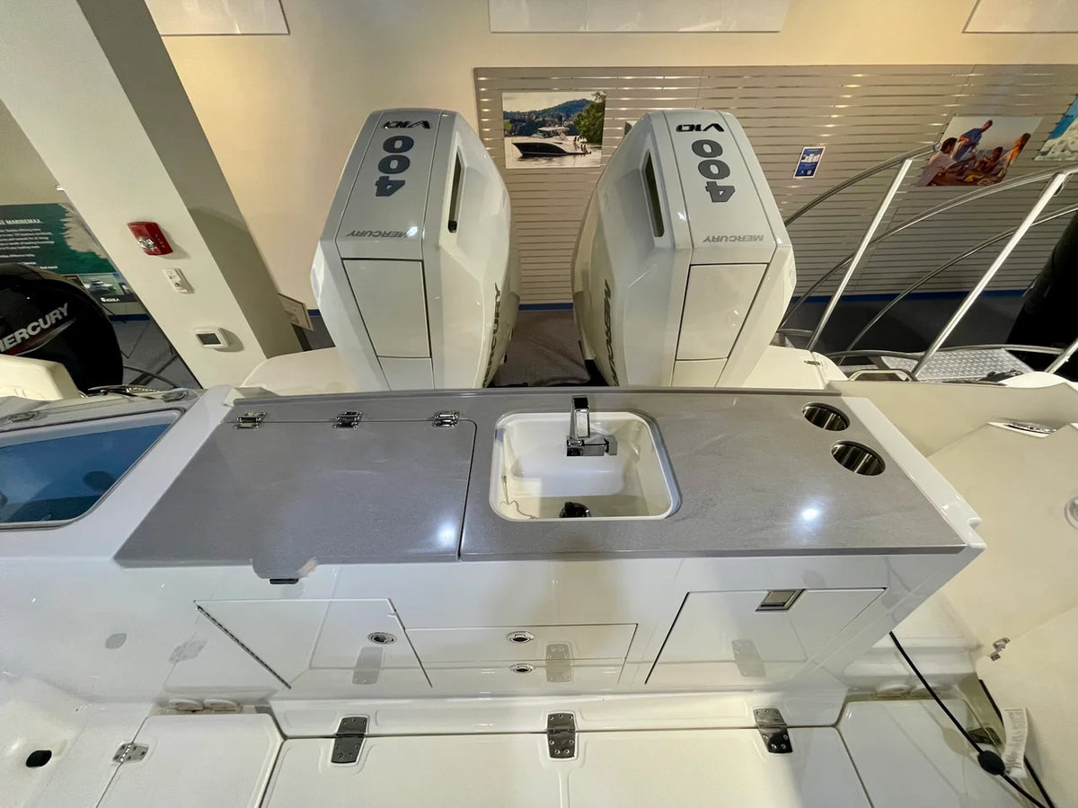2026 Boston Whaler 330 Vantage 33.0 feet, Danvers, Massachusetts #4