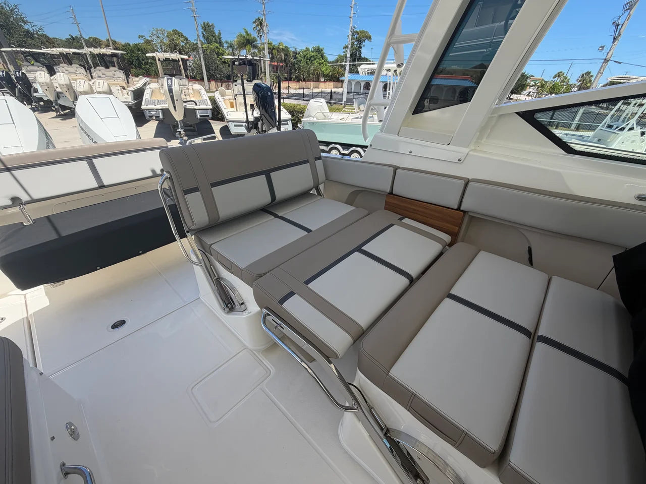 2027 Boston Whaler 330 Vantage 33.0 feet, Stuart, Florida #15