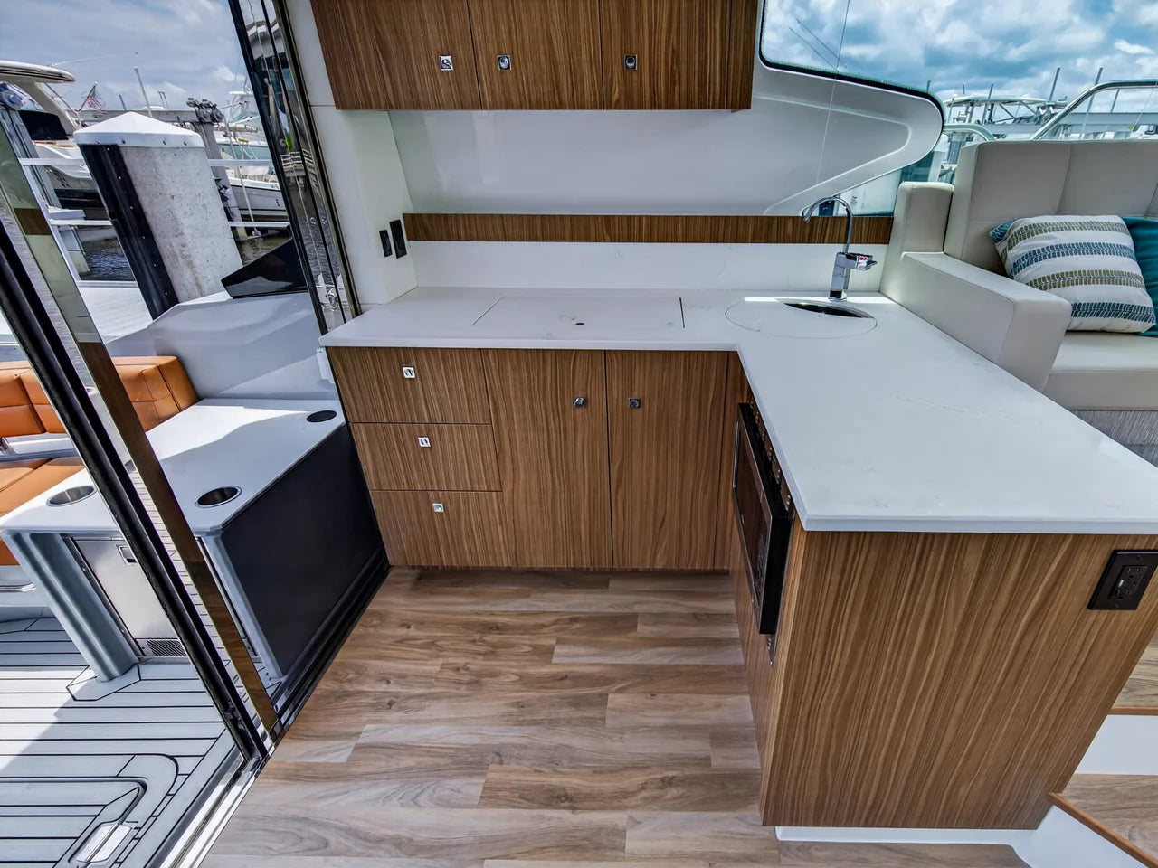 2026 Cruisers Yachts 46 Cantius 46.0 feet, Stuart, Florida #18