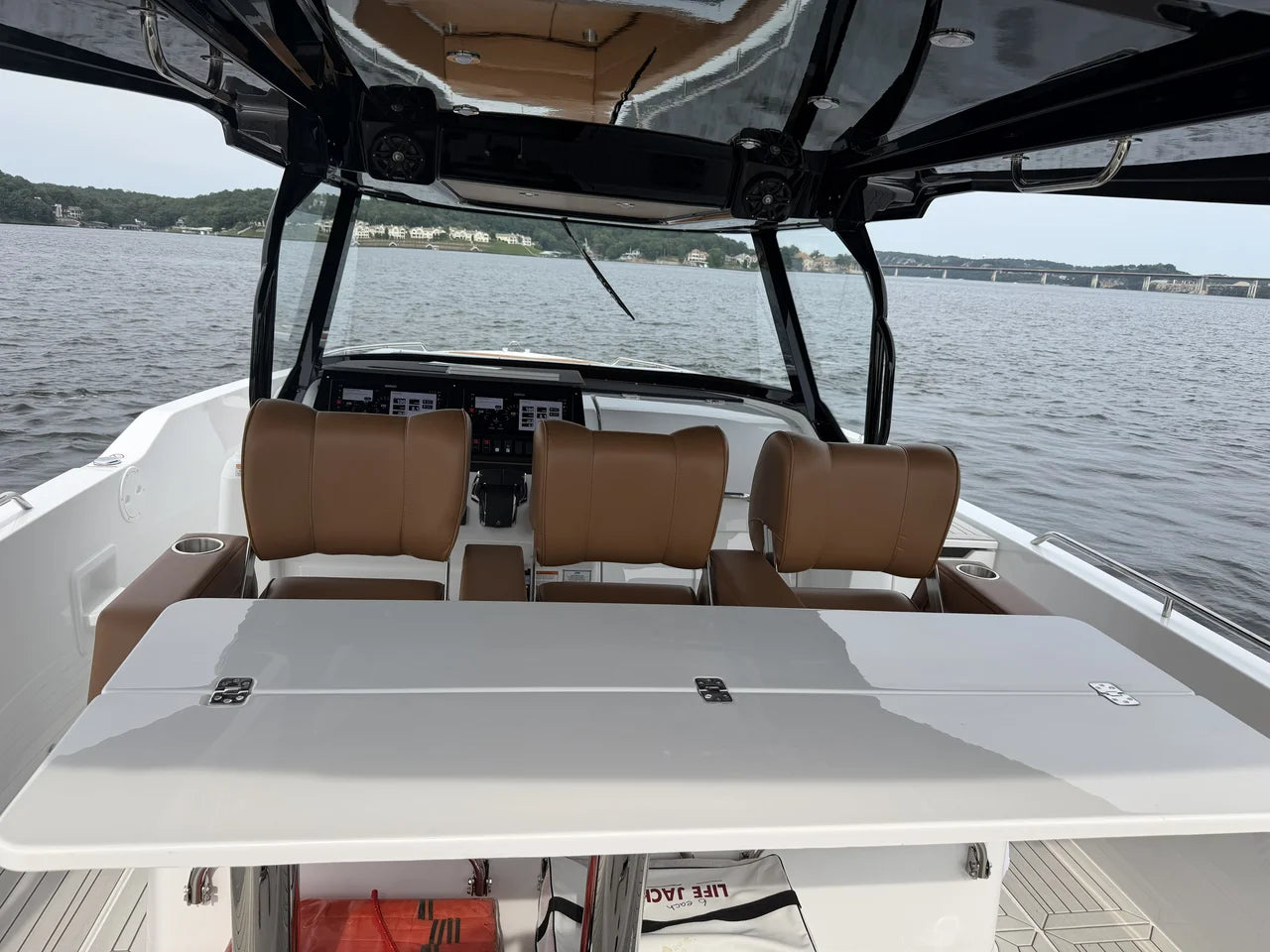 2027 Cruisers Yachts 38 VTR 38.0 feet, Lake Ozark, MO #17