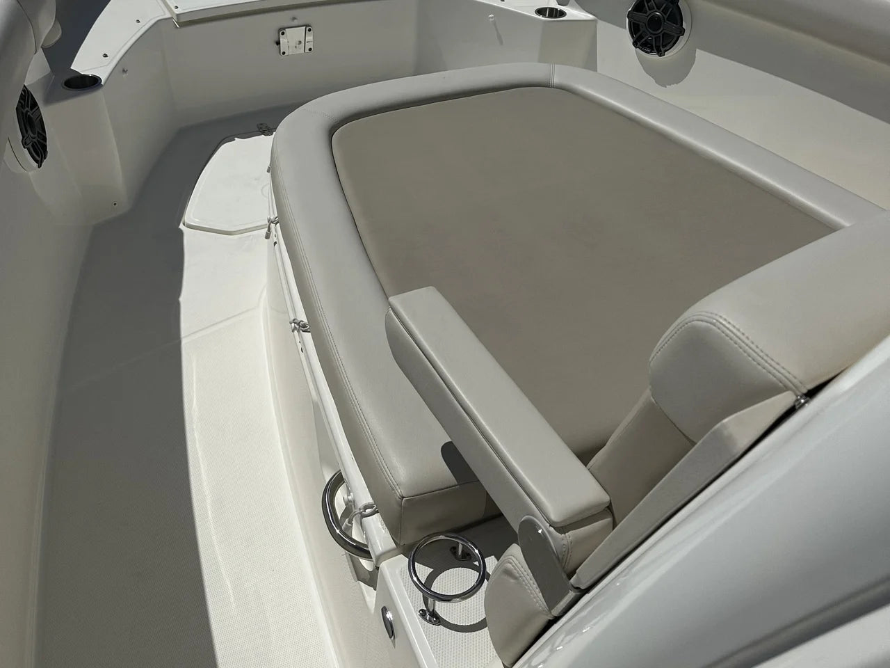 2023 Boston Whaler 33 OUTRAGE 33.0 feet, Pompano Beach, Florida #11