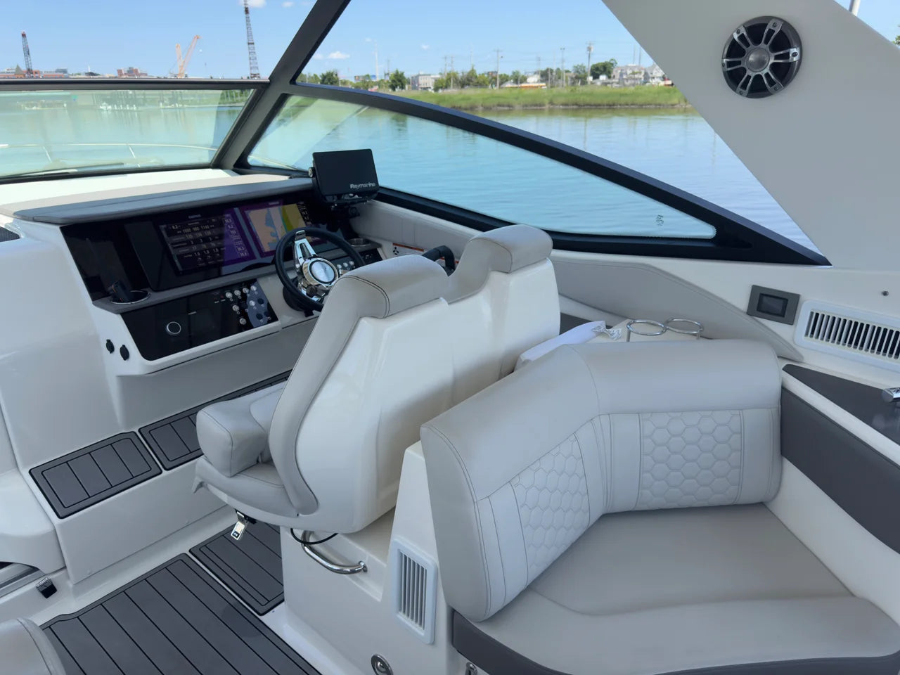 2021 Sea Ray 320 SUNDANCER OB 32.0 feet, Norwalk, Connecticut #49