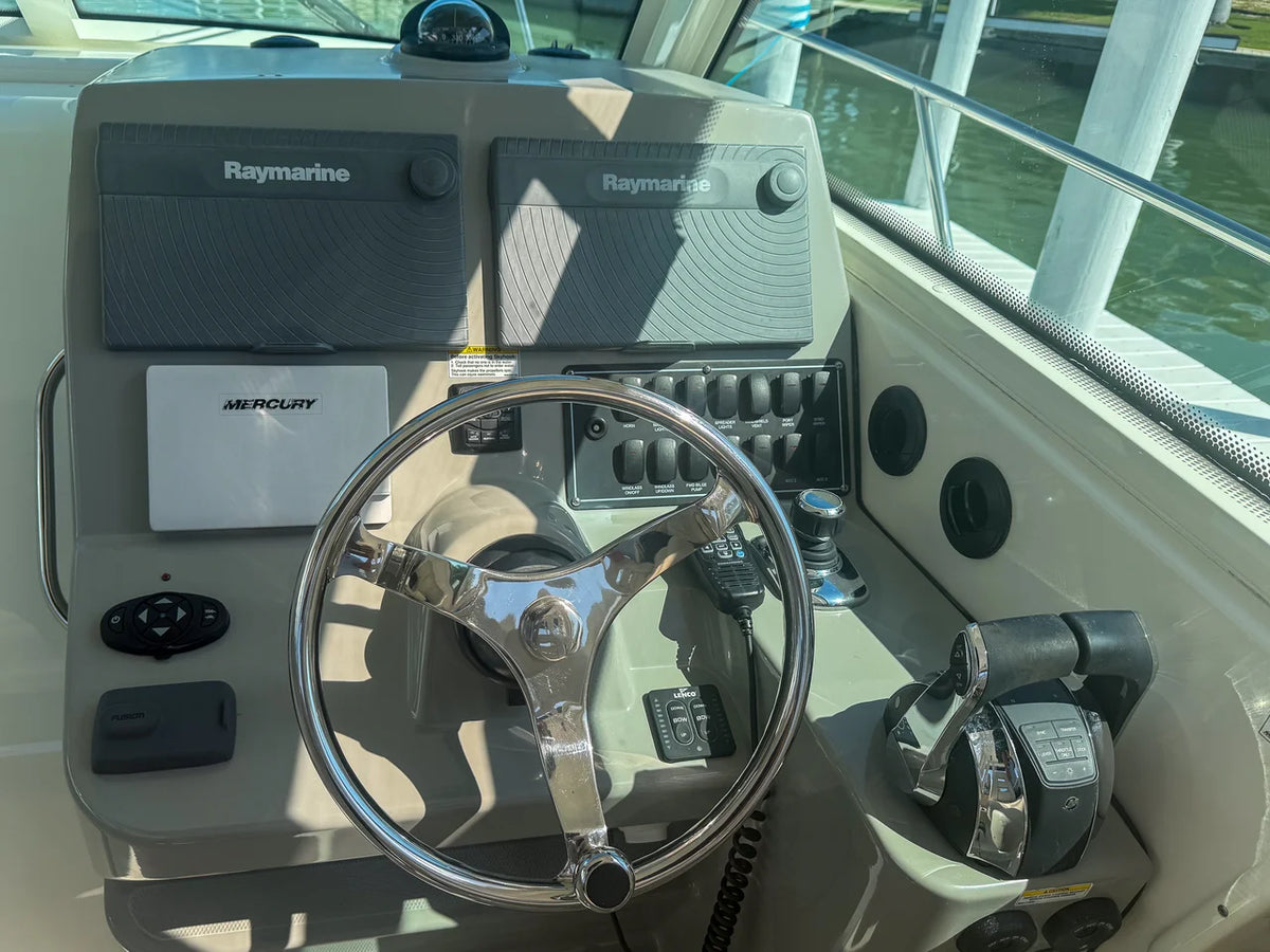 2016 Boston Whaler 315 CONQUEST 31.0 feet, Sanibel, FL #20