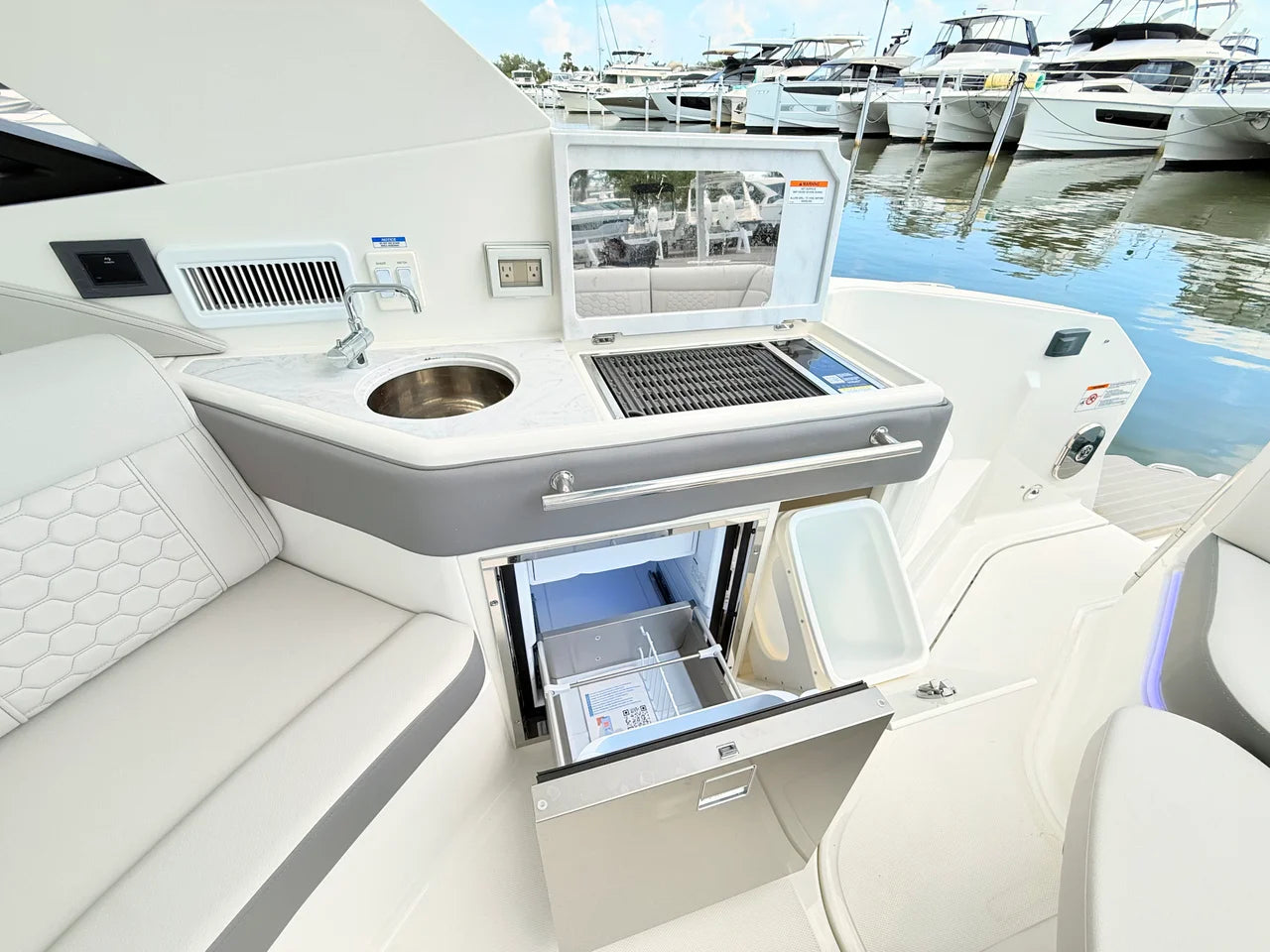 2026 Sea Ray Sundancer 320 Outboard 32.0 feet, Clearwater, Florida #35