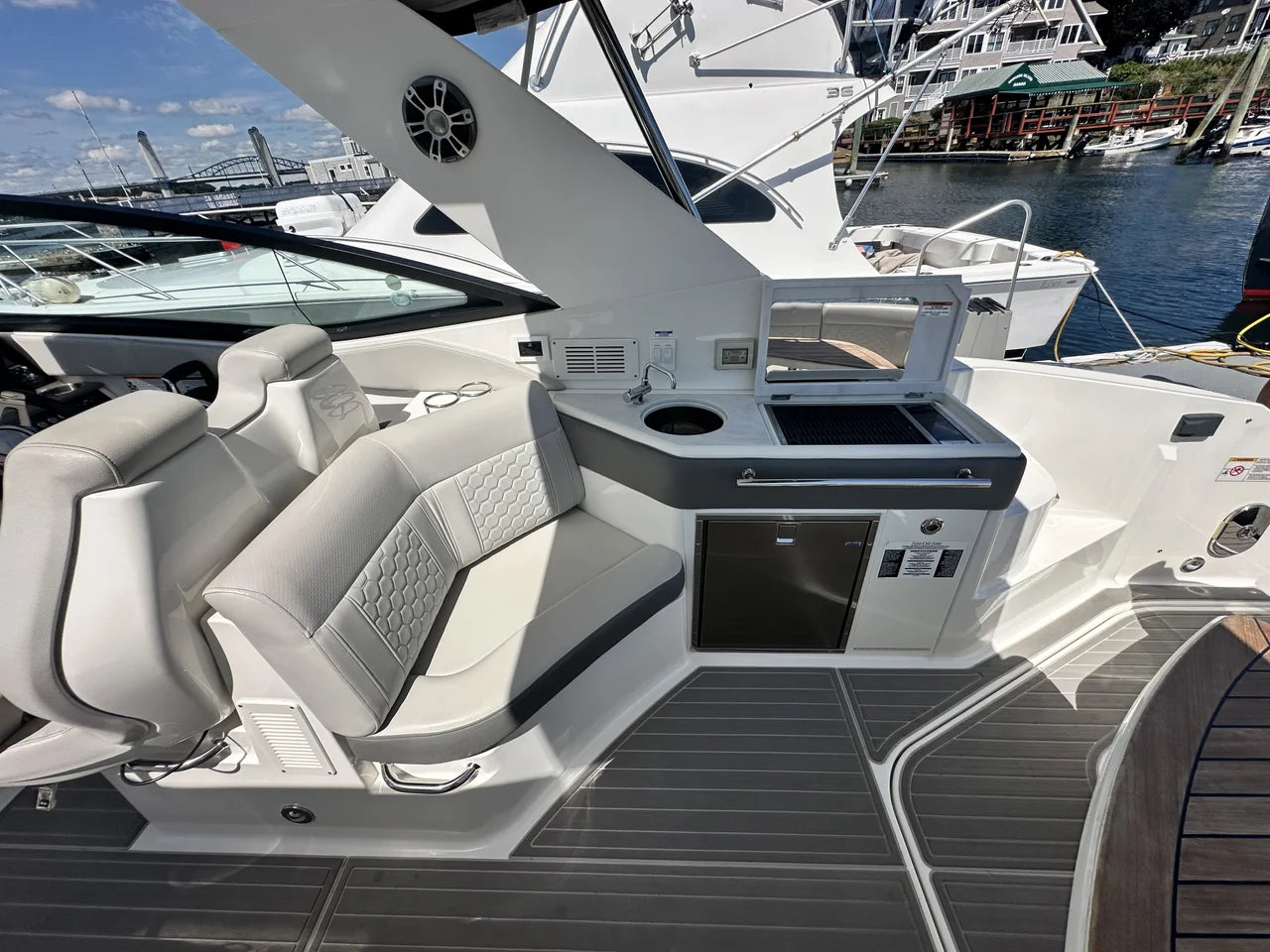 2023 Sea Ray 320 SUNDANCER OB 32.0 feet, Kittery, ME #16