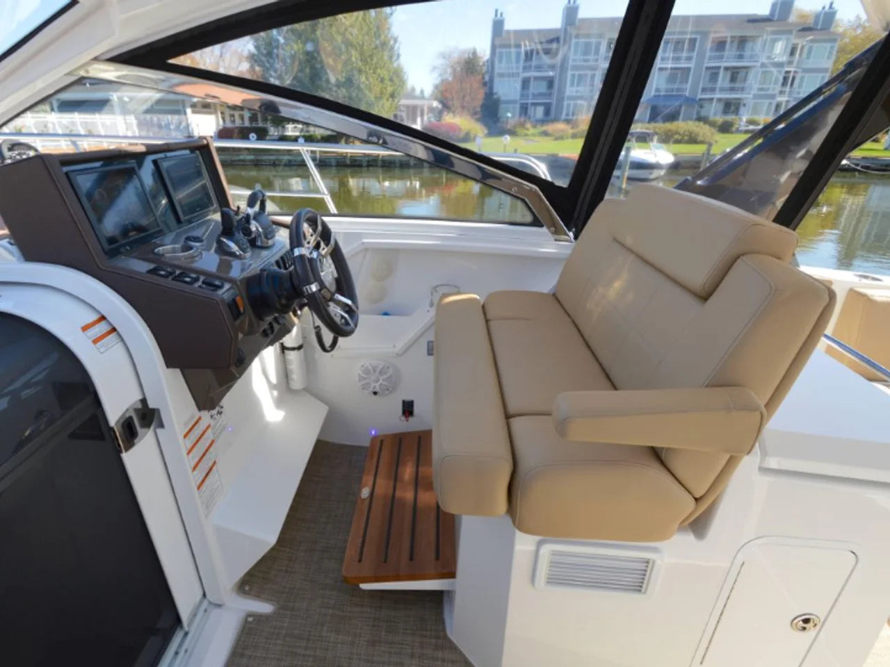 2016 Cruisers Yachts 390 EXPRESS COUPE 39.0 feet, Stuart, FL #10