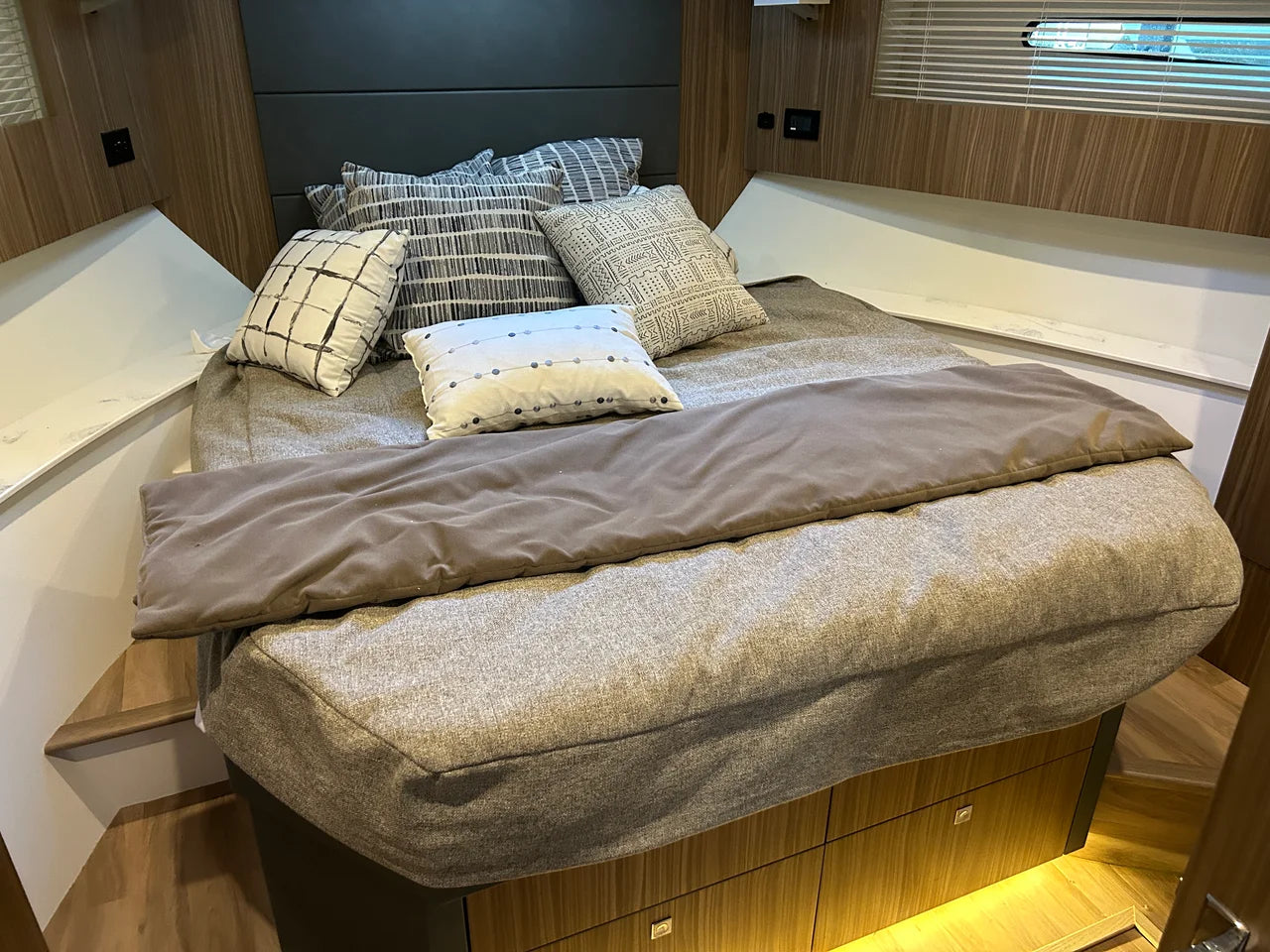 2024 Cruisers Yachts 42 Cantius 42.0 feet, Osage Beach, Missouri #25