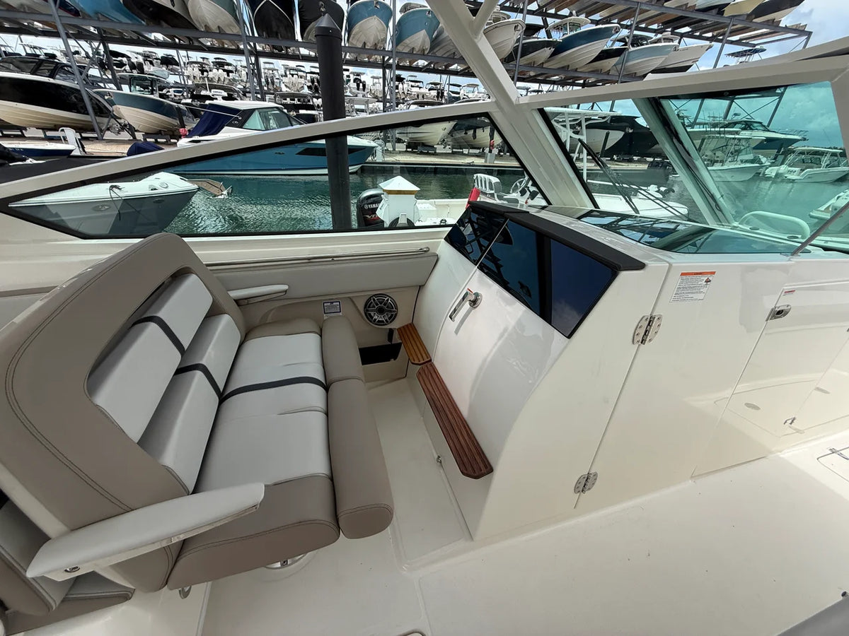 2027 Boston Whaler 330 Vantage 33.0 feet, Sarasota, FL #17