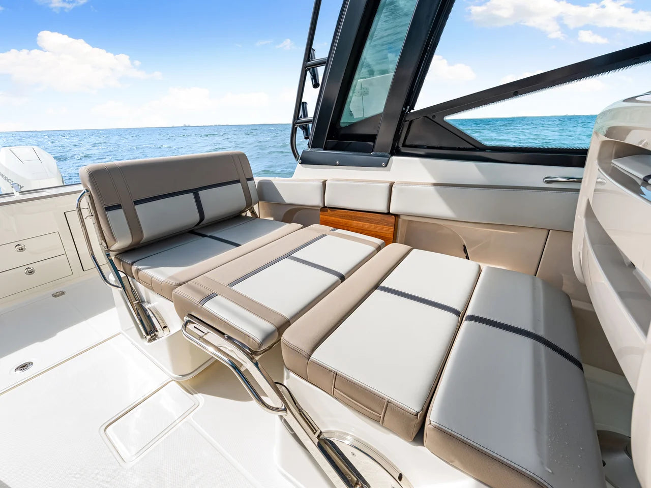 2026 Boston Whaler 330 Vantage 33.0 feet, Clearwater, Florida #46
