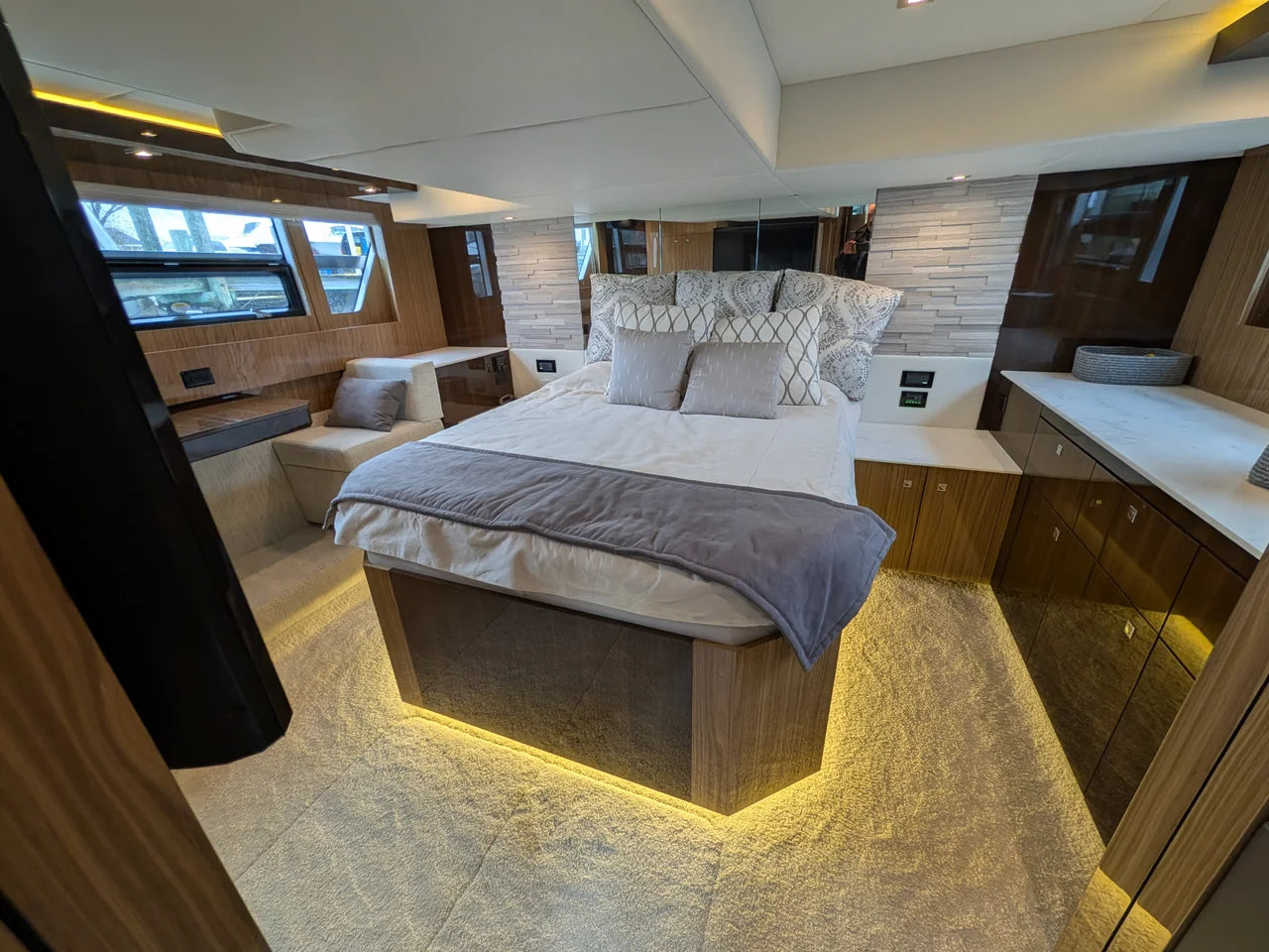 2022 Cruisers Yachts 54 Cantius 54.0 feet, Grasonville, MD #32