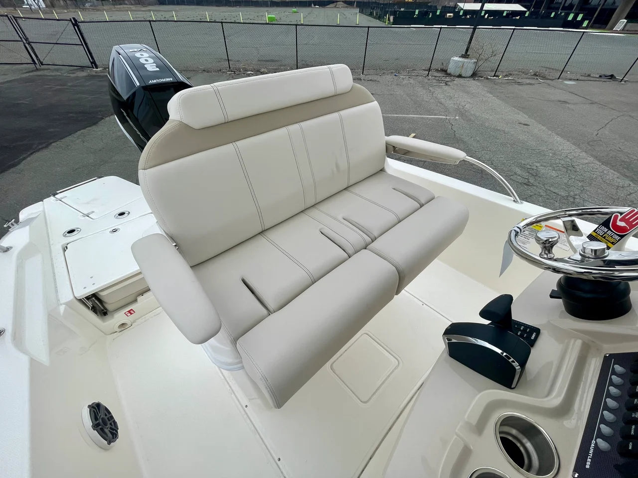 2026 Boston Whaler 250 Dauntless 25.0 feet, Danvers, Massachusetts #9