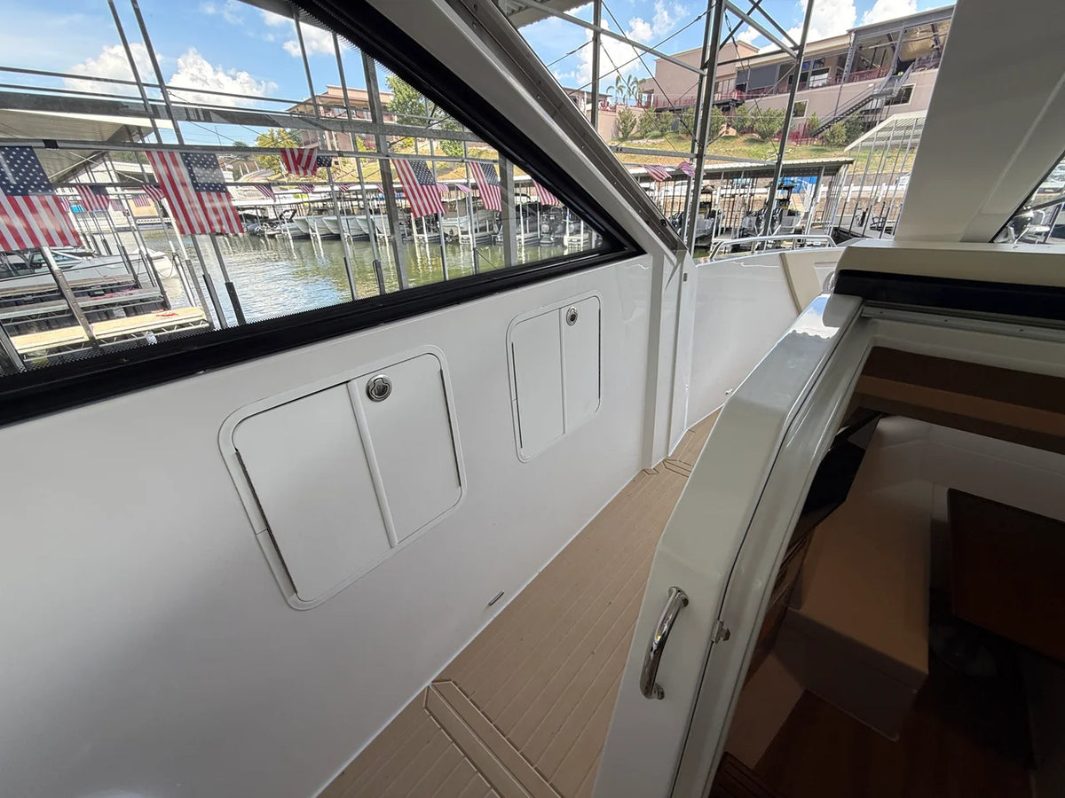 2027 Cruisers Yachts 42 GLS 42.0 feet, Lake Ozark, MO #38