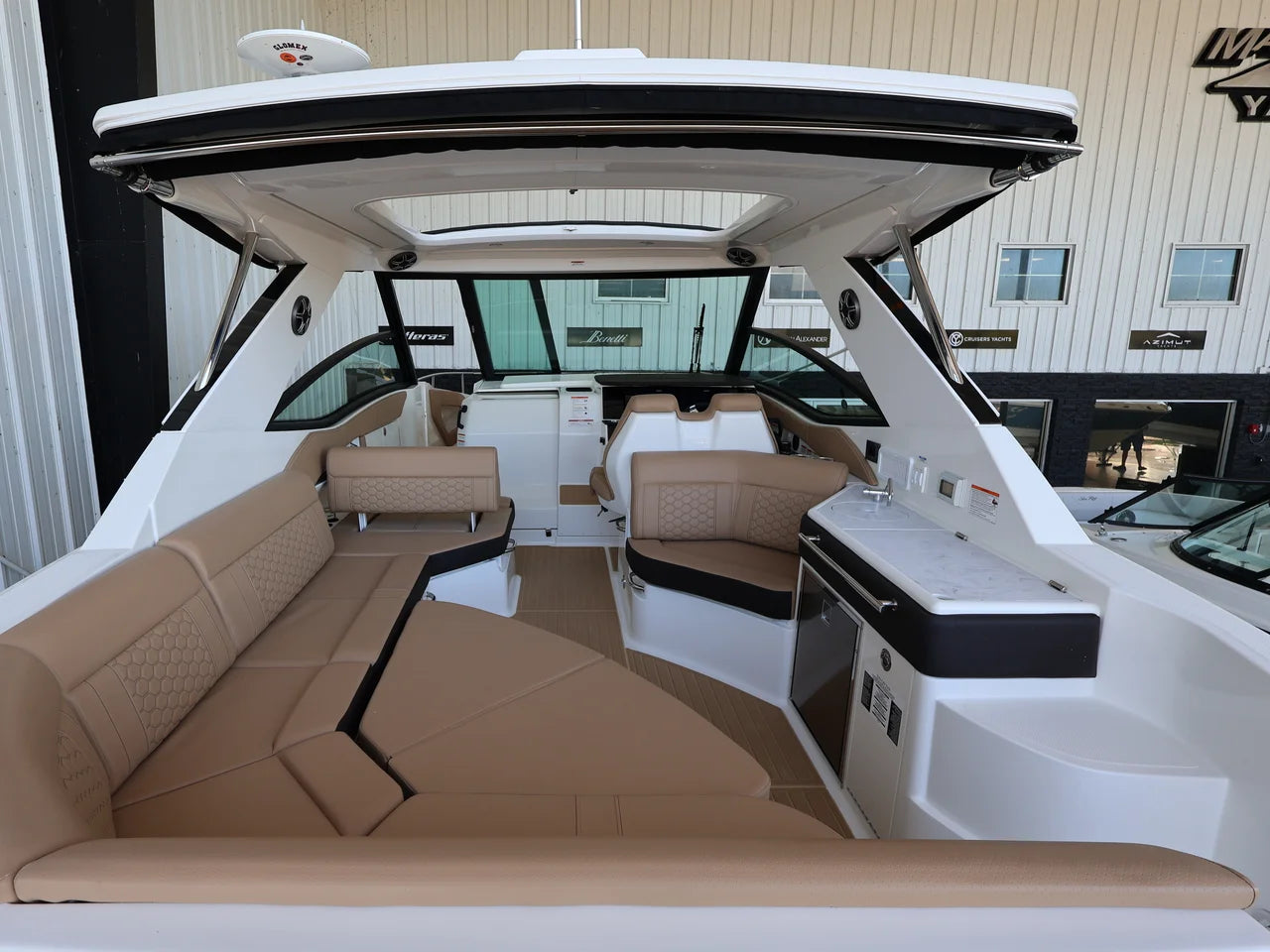 2026 Sea Ray Sundancer 320 Outboard 32.0 feet, Naples, Florida #9