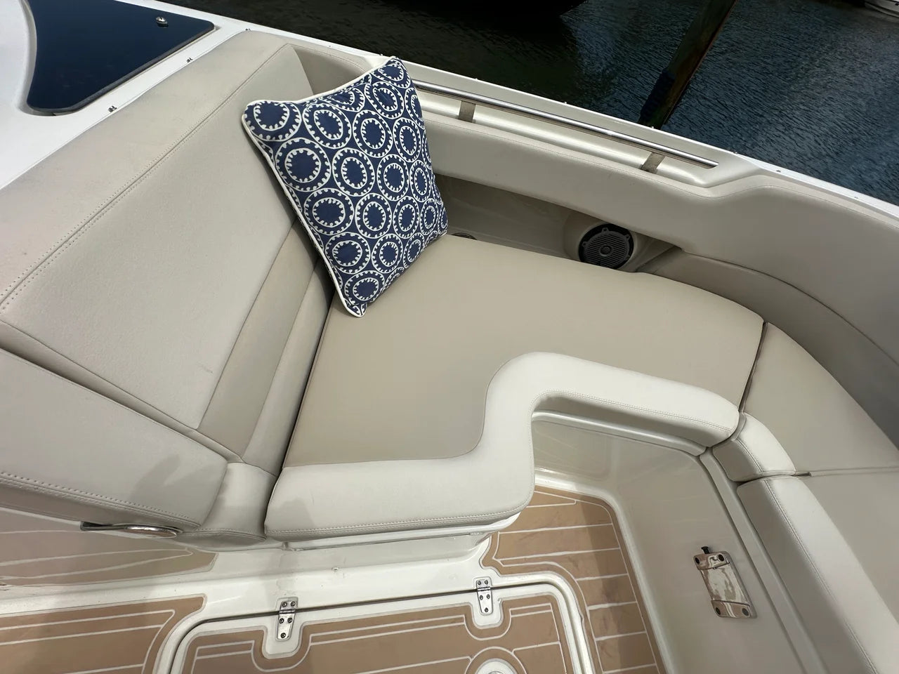 2017 Boston Whaler 320 VANTAGE 32.0 feet, Thunderbolt, GA #25