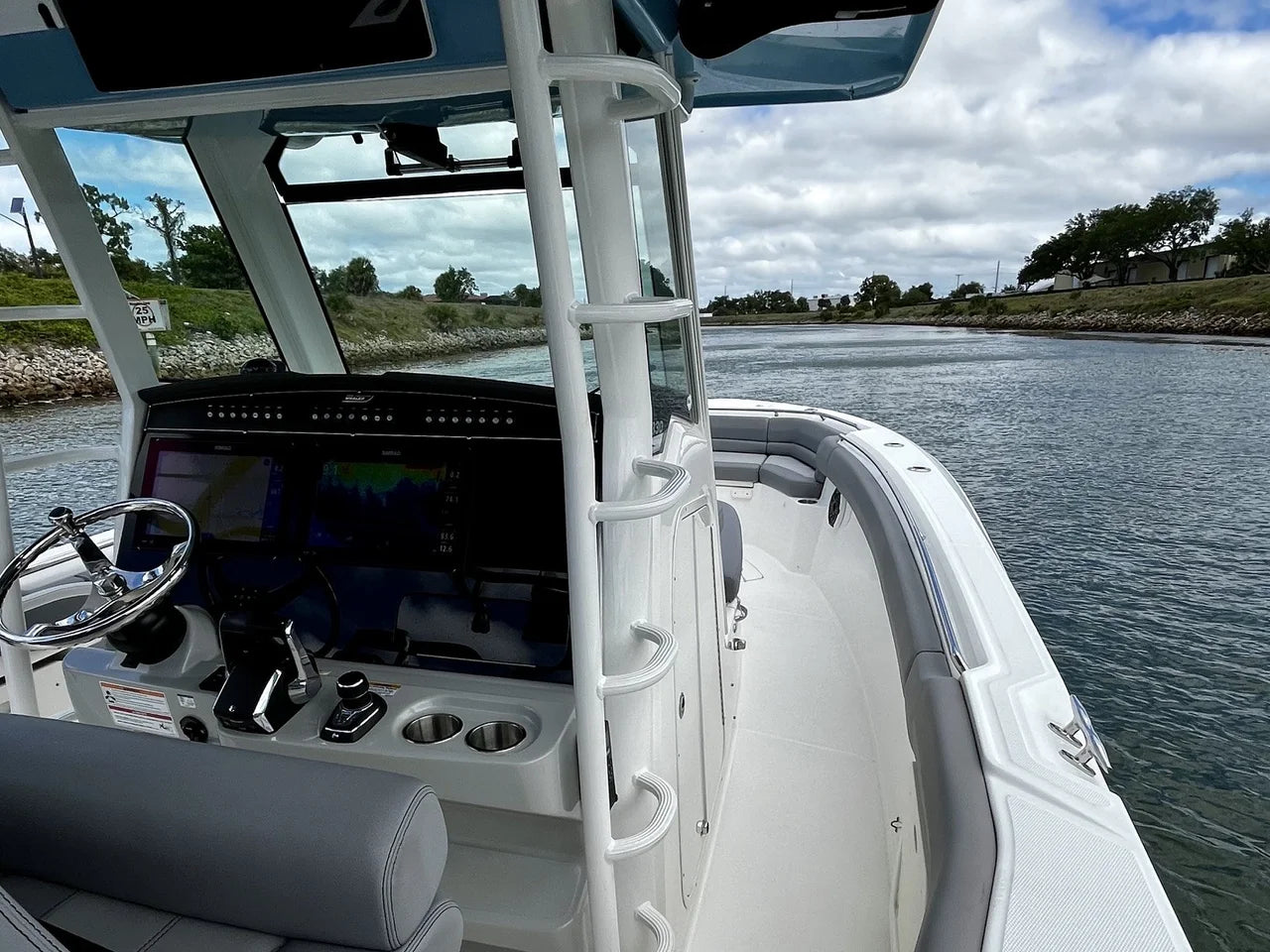 2023 Boston Whaler 330 OUTRAGE 33.0 feet, Venice, Florida #26