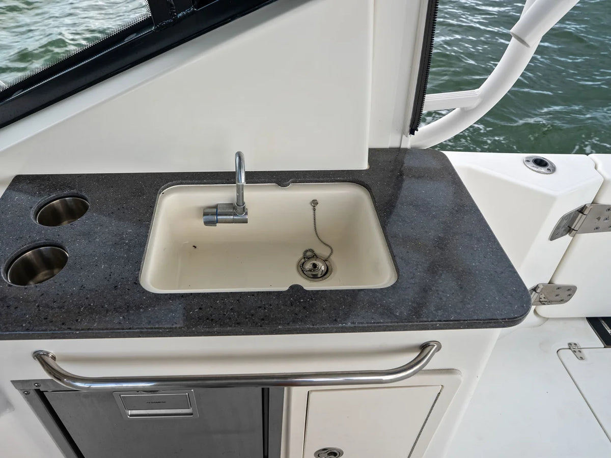 2023 Boston Whaler 325 CONQUEST 32.0 feet, St Petersburg, FL #40