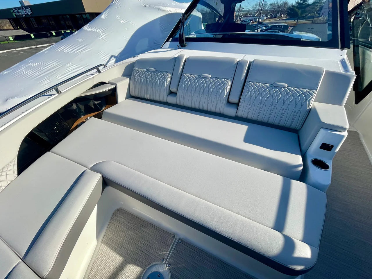 2026 Sea Ray Sundancer 370 Outboard 37.0 feet, Danvers, Massachusetts #18