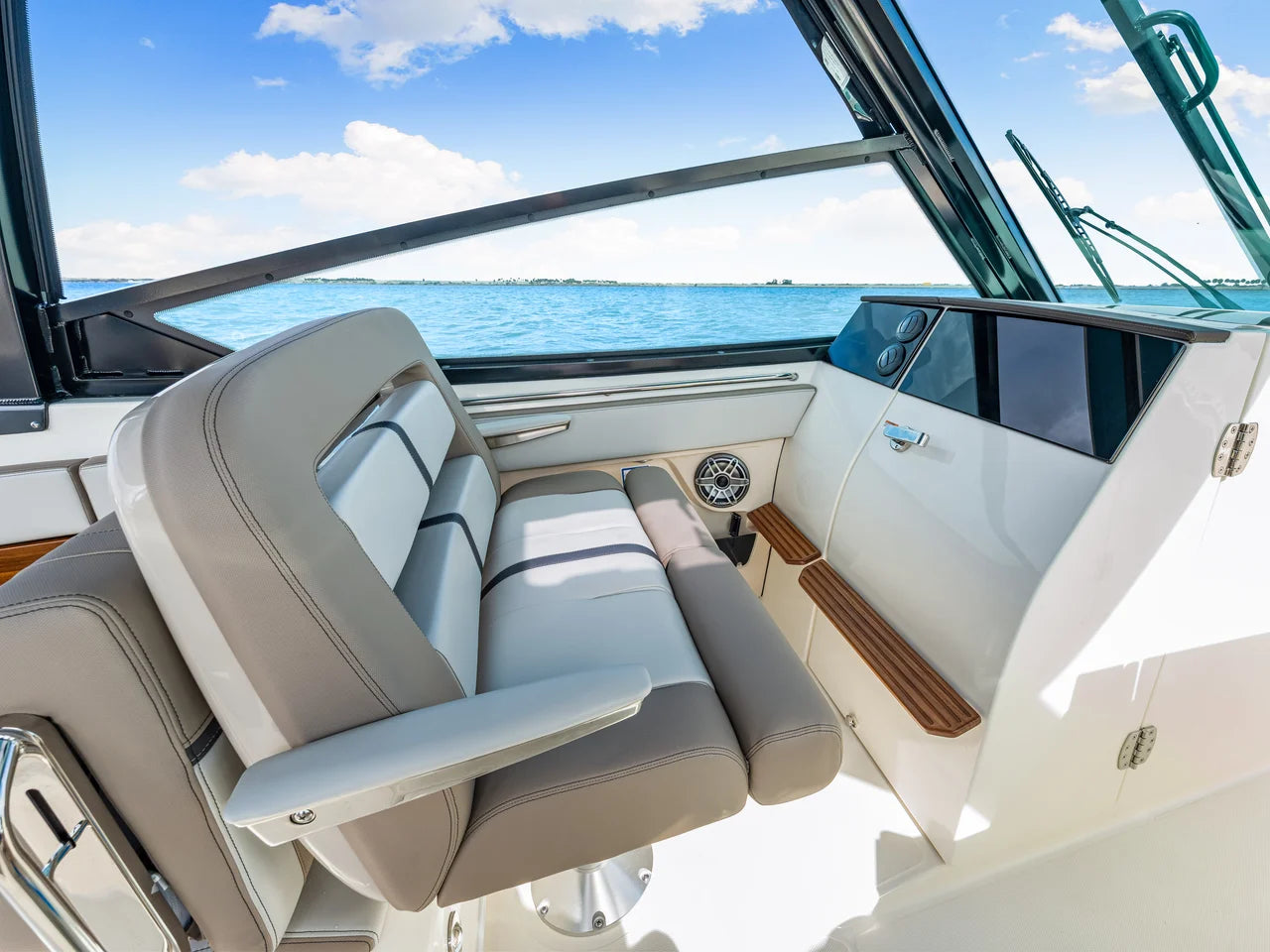2026 Boston Whaler 330 Vantage 33.0 feet, Clearwater, Florida #50