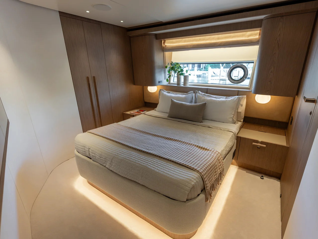 2027 Azimut Fly 82 82.0 feet, Pompano Beach, FL #77