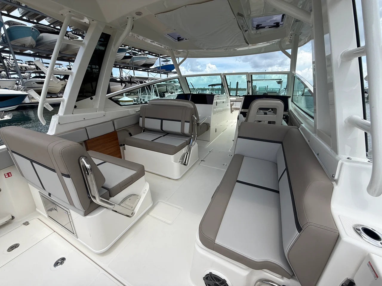 2027 Boston Whaler 330 Vantage 33.0 feet, Sarasota, FL #35