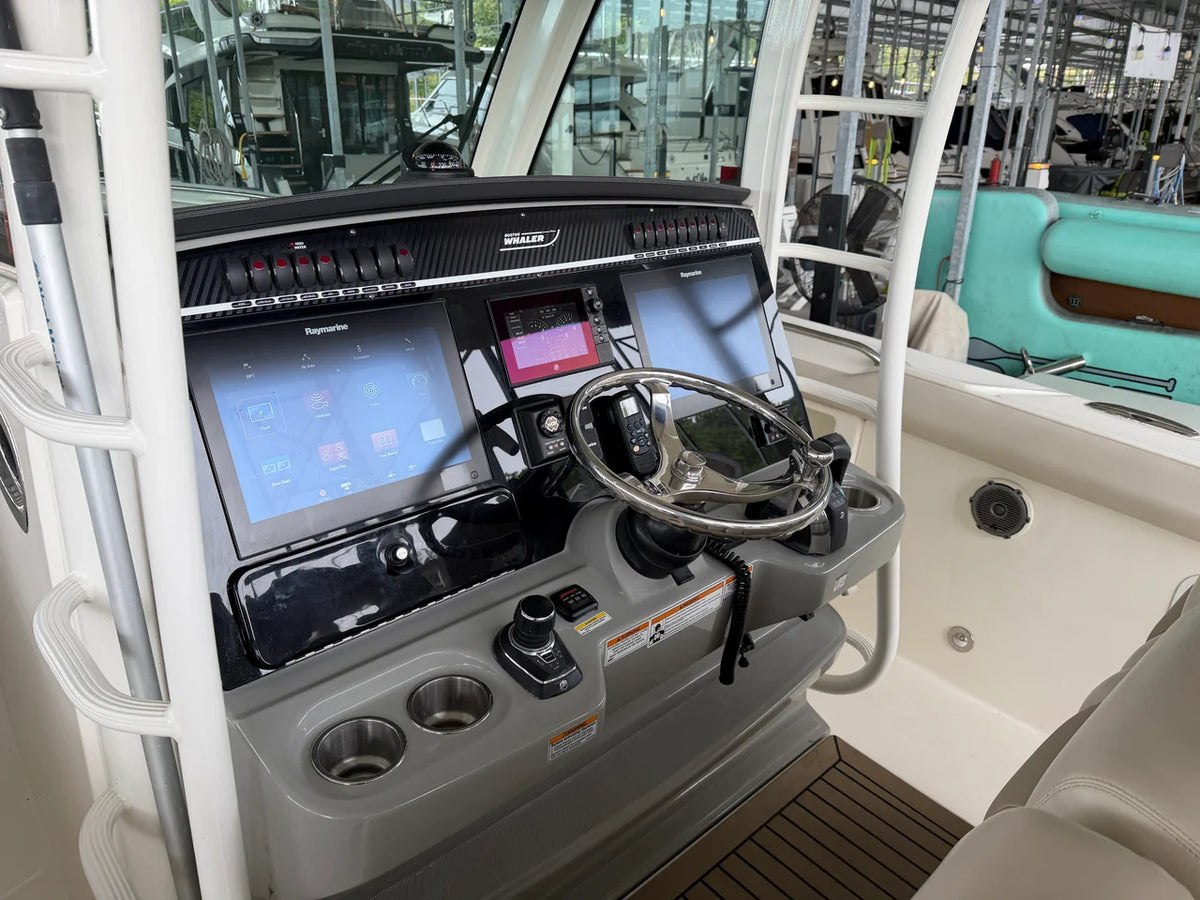2017 Boston Whaler 350 OUTRAGE 35.0 feet, Lake Ozark, MO #7
